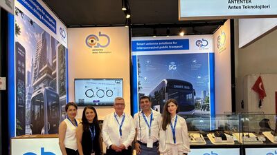 Messeauftritt von ATTB Antennentechnik Bad Blankenburg und Antentek auf der Busworld Türkiye 2026. Teamfoto vor dem Messestand. Messeauftritt von ATTB Antennentechnik Bad Blankenburg und Antentek auf der Busworld Türkiye 2026. Teamfoto vor dem Messestand.